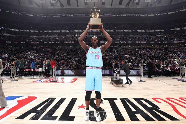 西超杯-亚马尔破门姆巴佩建功 巴萨5-2皇马夺冠