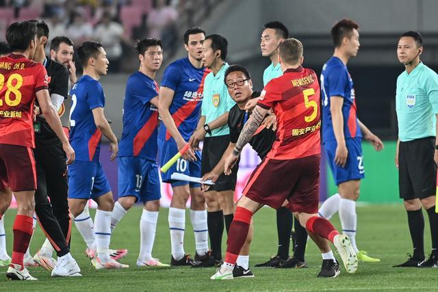 2026斯巴达勇士赛上海站举行 金博洋周政杰跨界组队